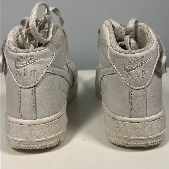 Nike Air Force Ones Women's Classic White Leather High-Tops Athletic Sneakers‎ 7 - Picture 4 of 8